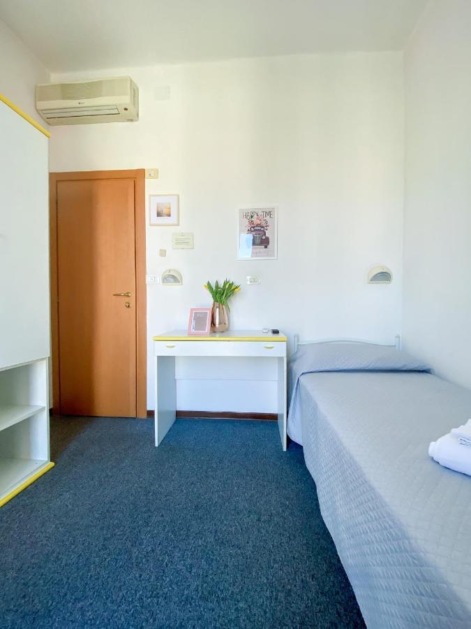 Hotel Berlino Cattolica Exterior foto